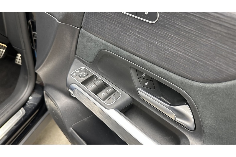 Mercedes-Benz EQB EQB 350 AMG Line - U4436
