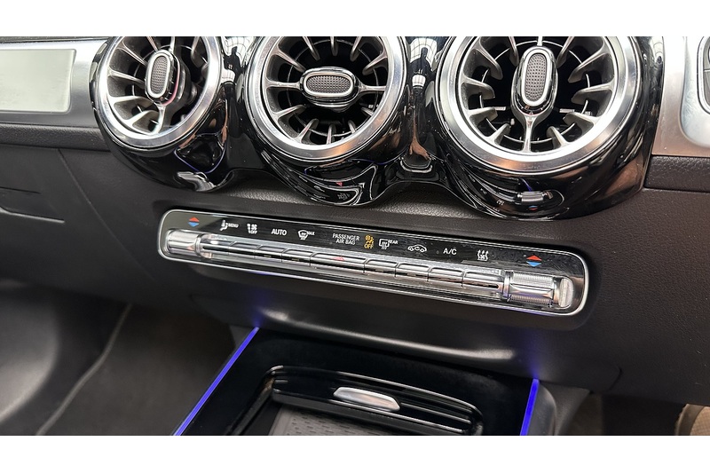 Mercedes-Benz EQB EQB 350 AMG Line - U4436