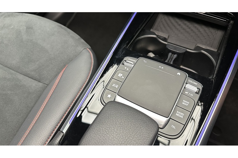 Mercedes-Benz EQB EQB 350 AMG Line - U4436