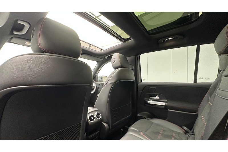 Mercedes-Benz EQB EQB 350 AMG Line - U4445
