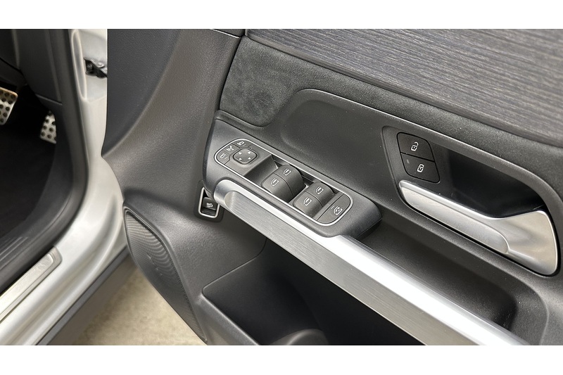 Mercedes-Benz EQB EQB 350 AMG Line - U4445