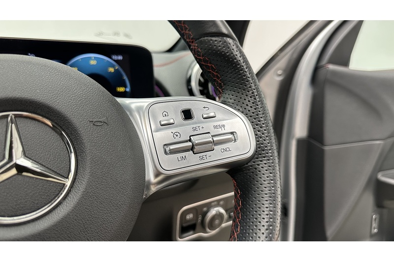 Mercedes-Benz EQB EQB 350 AMG Line - U4445