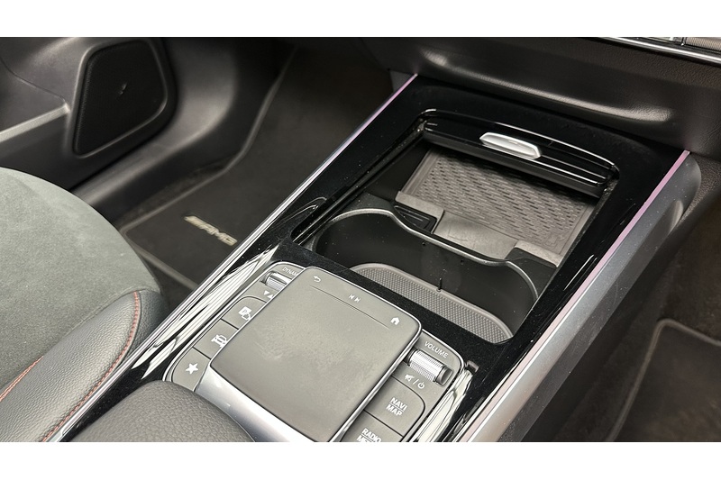 Mercedes-Benz EQB EQB 350 AMG Line - U4445