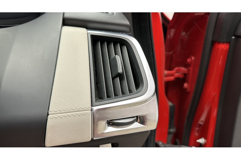 Jaguar E-PACE D180 R-Dynamic HSE - U4451