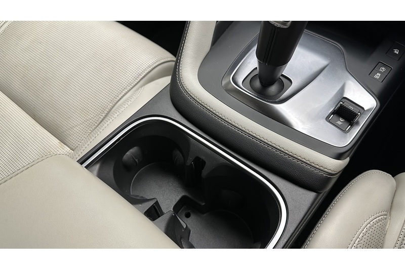 Jaguar E-PACE D180 R-Dynamic HSE - U4451