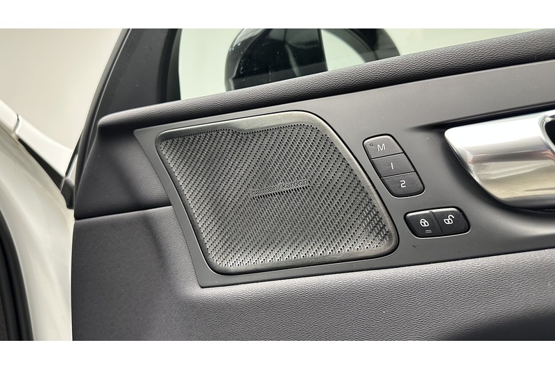 Volvo XC60 h T6 Recharge Plus - U484