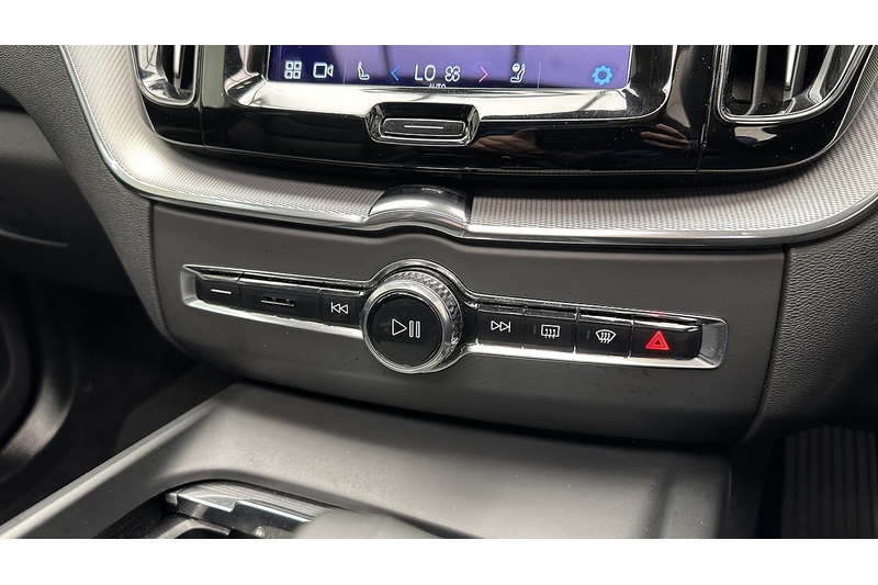 Volvo XC60 h T6 Recharge Plus - U484