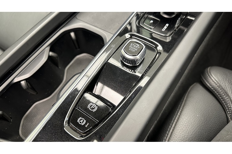 Volvo XC60 h T6 Recharge Plus - U484