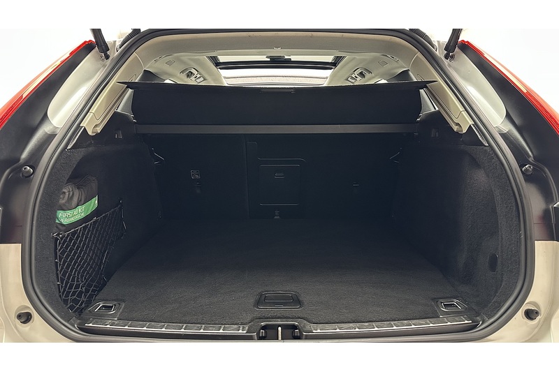 Volvo XC60 h T6 Recharge Plus - U484