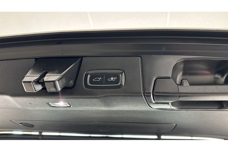 Volvo XC60 h T6 Recharge Plus - U484