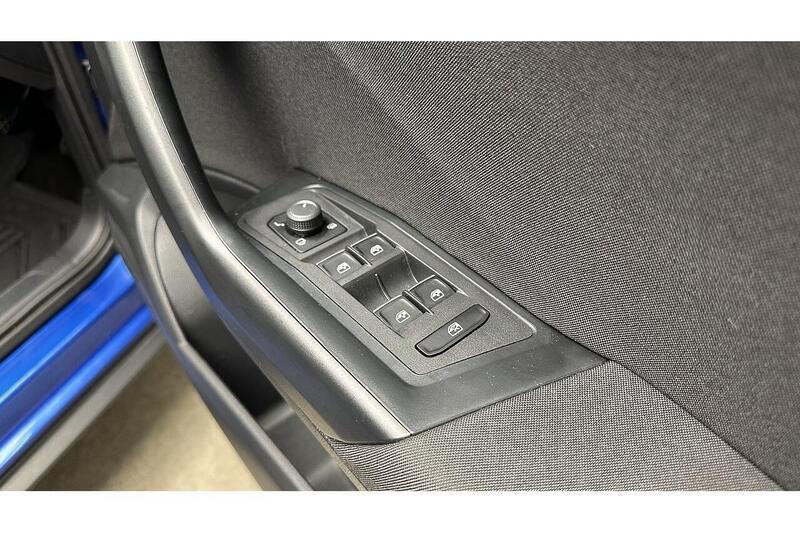 Volkswagen T-Roc 1.5 TSI GPF EVO Design SUV 5dr Petrol Manual Euro 6 (s/s) (150 ps) - U562