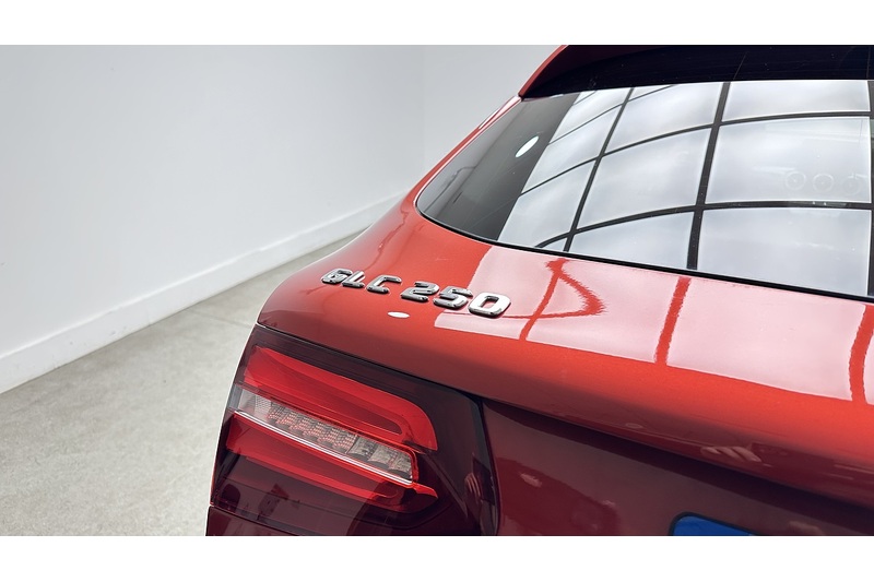 Mercedes-Benz GLC 2.0 GLC250 AMG Line (Premium) SUV 5dr Petrol G-Tronic+ 4MATIC Euro 6 (s/s) (211 ps) - U686
