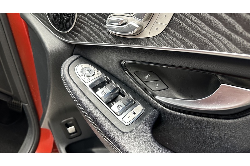 Mercedes-Benz GLC 2.0 GLC250 AMG Line (Premium) SUV 5dr Petrol G-Tronic+ 4MATIC Euro 6 (s/s) (211 ps) - U686