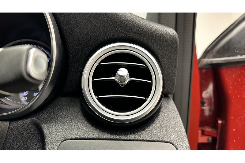 Mercedes-Benz GLC 2.0 GLC250 AMG Line (Premium) SUV 5dr Petrol G-Tronic+ 4MATIC Euro 6 (s/s) (211 ps) - U686