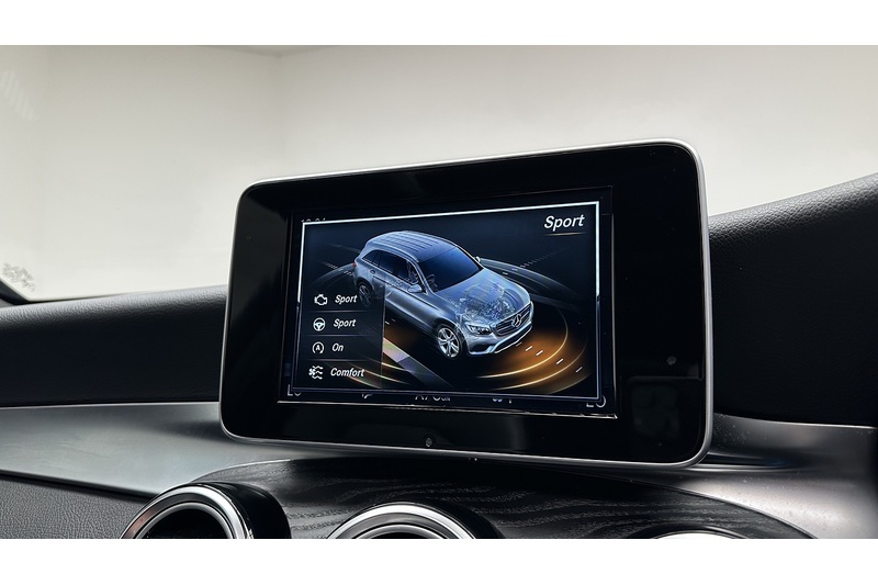 Mercedes-Benz GLC 2.0 GLC250 AMG Line (Premium) SUV 5dr Petrol G-Tronic+ 4MATIC Euro 6 (s/s) (211 ps) - U686