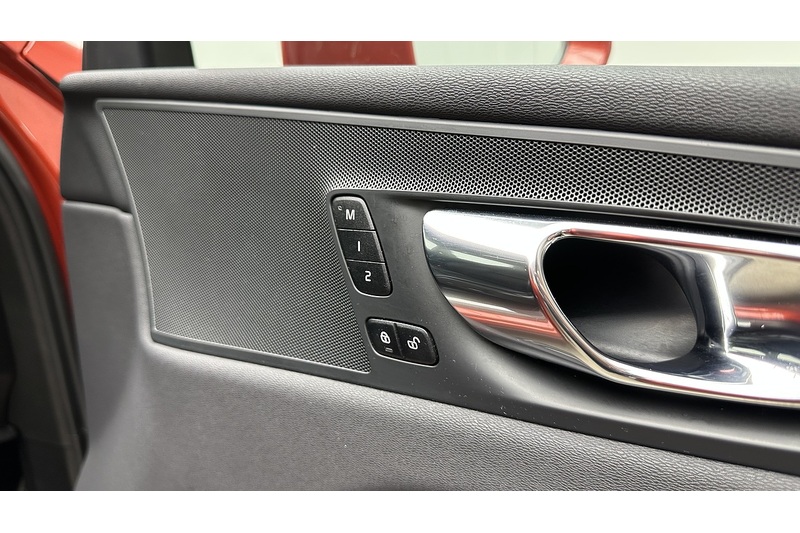 Volvo XC60 h T8 Twin Engine Inscription - U717