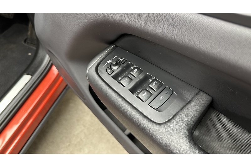 Volvo XC60 h T8 Twin Engine Inscription - U717