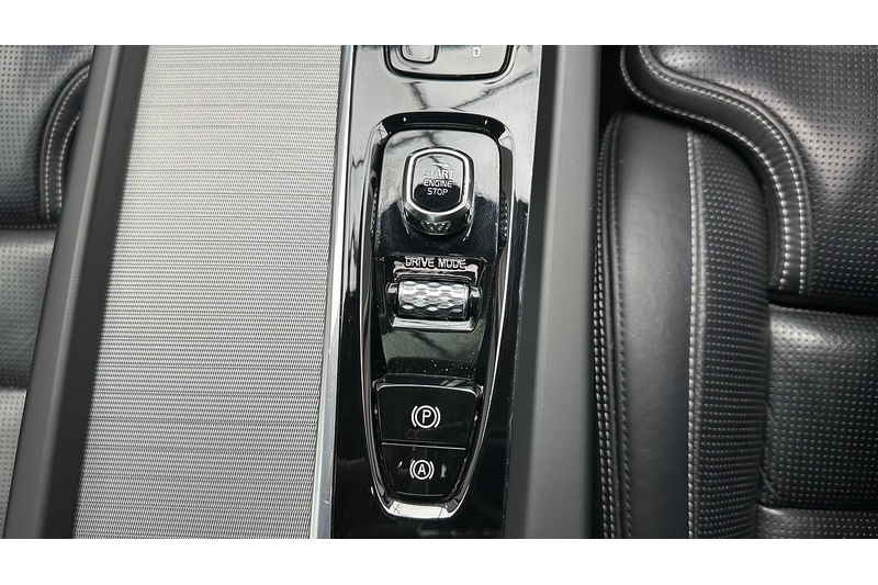 Volvo XC60 h T8 Twin Engine Inscription - U717