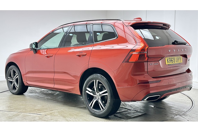 Volvo XC60 B4 MHEV R-Design - U76