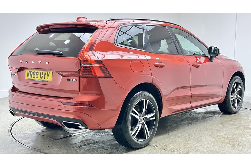 Volvo XC60 B4 MHEV R-Design - U76