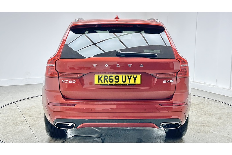 Volvo XC60 B4 MHEV R-Design - U76