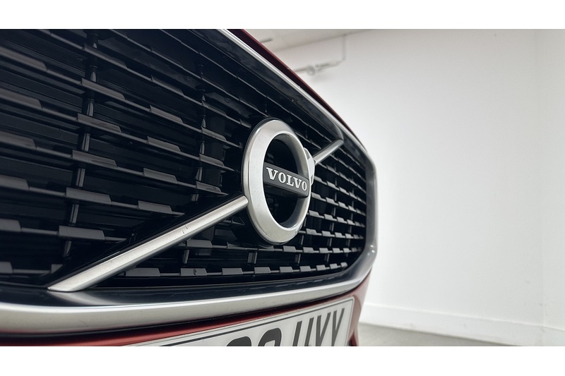 Volvo XC60 B4 MHEV R-Design - U76