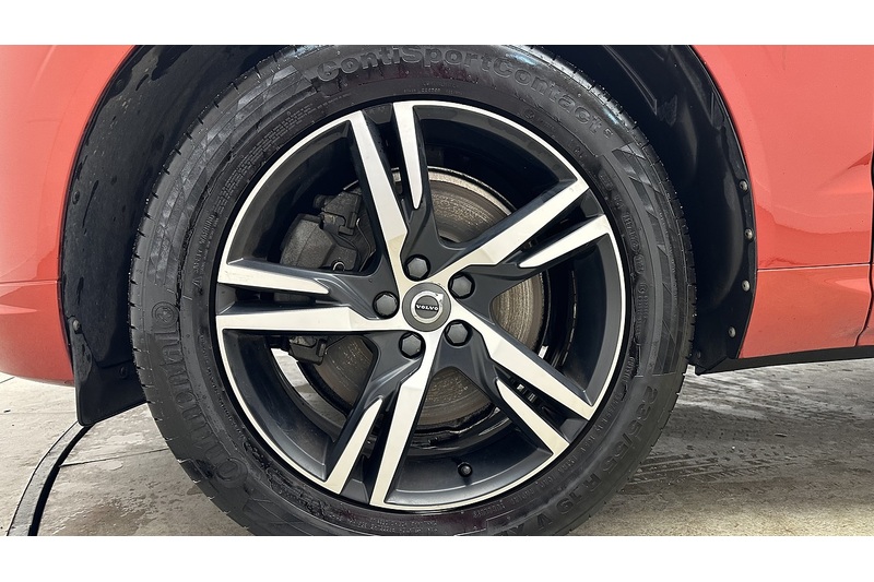 Volvo XC60 B4 MHEV R-Design - U76