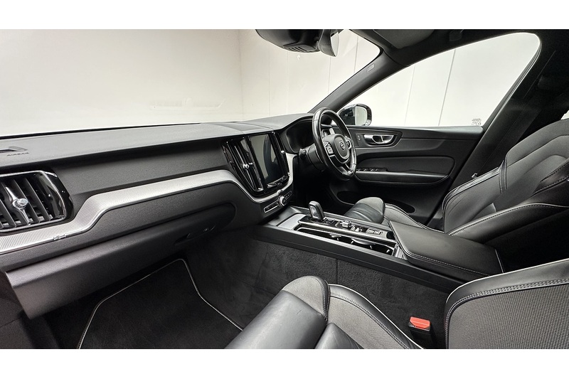 Volvo XC60 B4 MHEV R-Design - U76