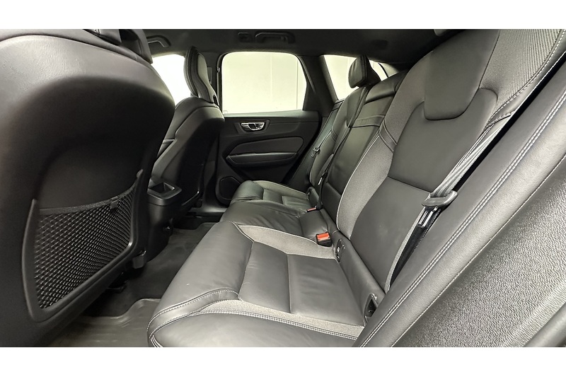 Volvo XC60 B4 MHEV R-Design - U76