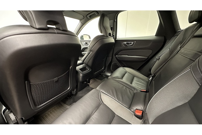 Volvo XC60 B4 MHEV R-Design - U76