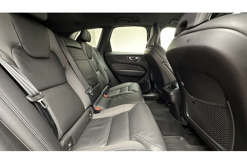 Volvo XC60 B4 MHEV R-Design - U76