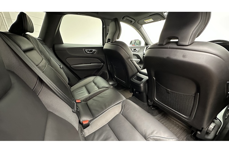 Volvo XC60 B4 MHEV R-Design - U76