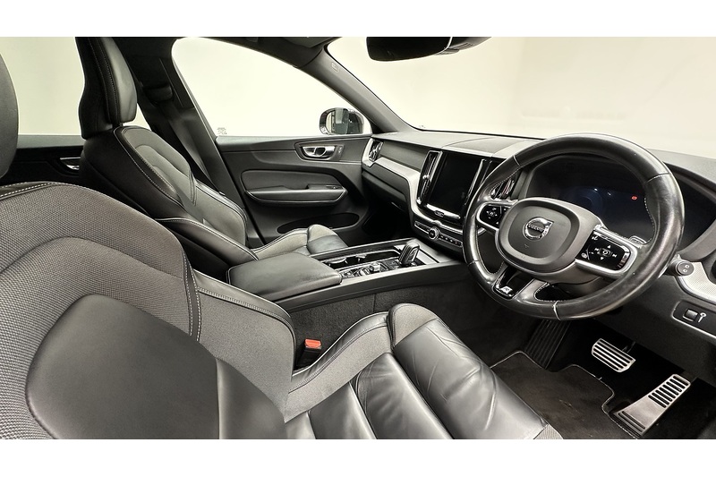 Volvo XC60 B4 MHEV R-Design - U76