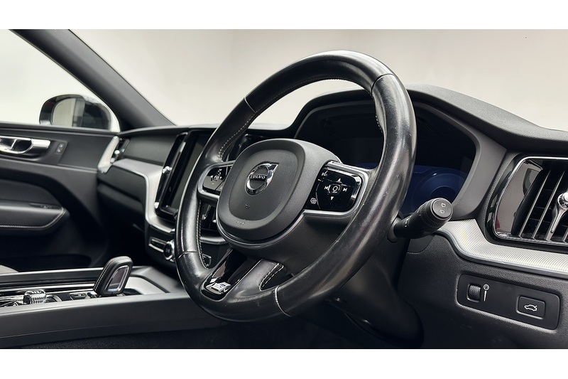 Volvo XC60 B4 MHEV R-Design - U76