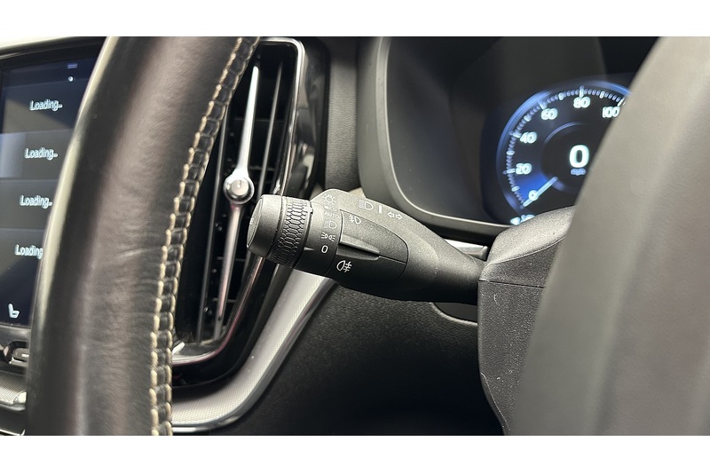 Volvo XC60 B4 MHEV R-Design - U76