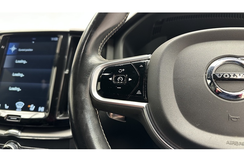 Volvo XC60 B4 MHEV R-Design - U76