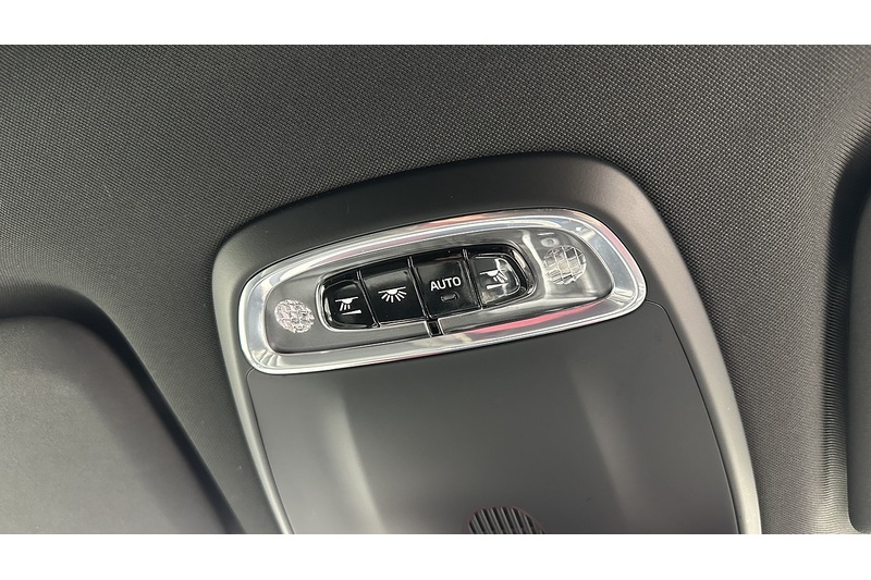 Volvo XC60 B4 MHEV R-Design - U76