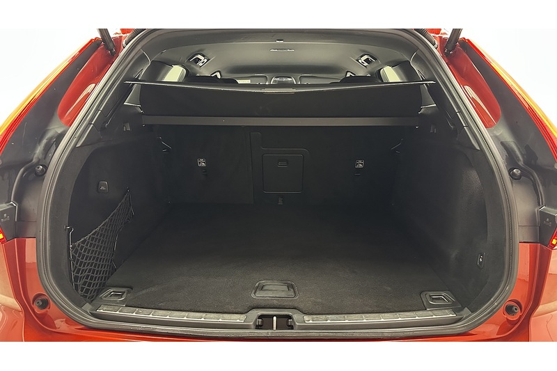 Volvo XC60 B4 MHEV R-Design - U76