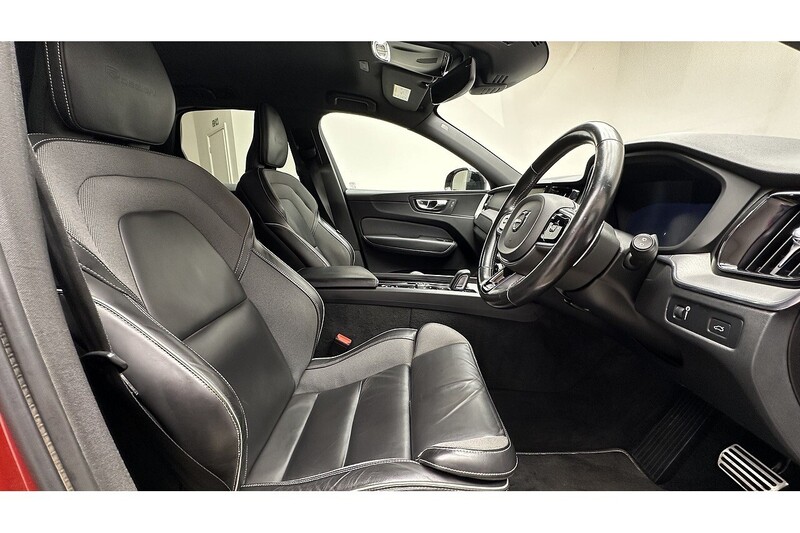 Volvo XC60 B4 MHEV R-Design - U76