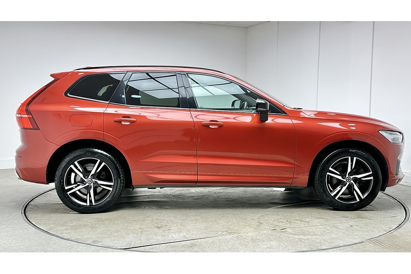Volvo XC60 B4 MHEV R-Design - U76