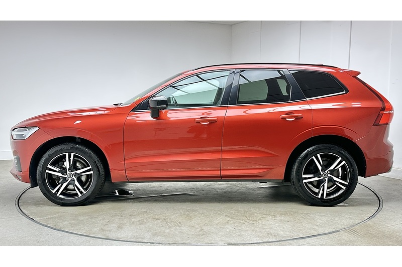 Volvo XC60 B4 MHEV R-Design - U76