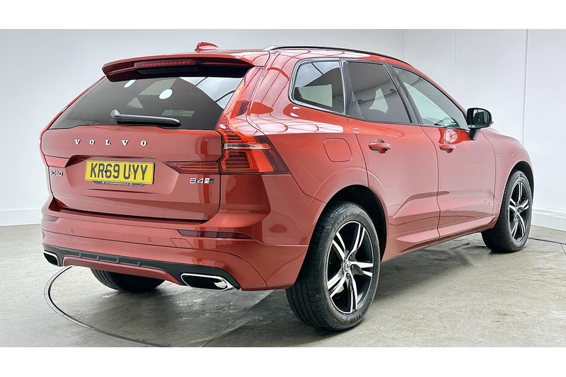 Volvo XC60 B4 MHEV R-Design - U76