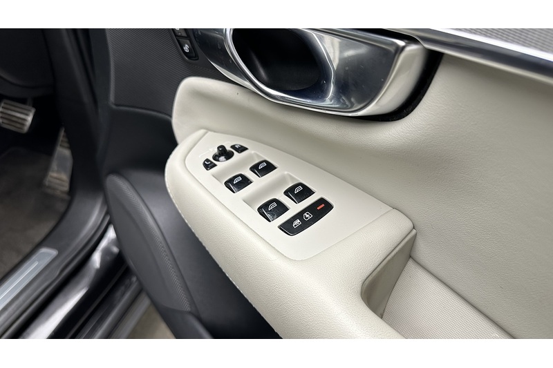 Volvo XC90 h T8 Twin Engine R-Design - U790