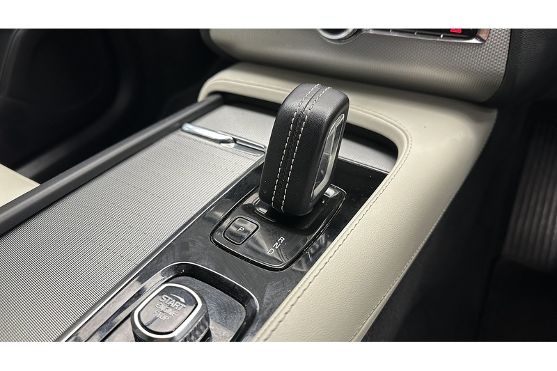 Volvo XC90 h T8 Twin Engine R-Design - U790