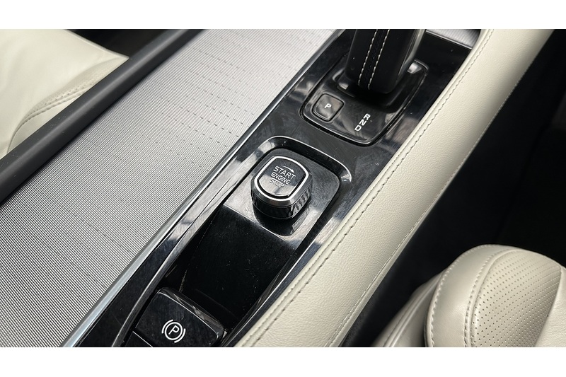 Volvo XC90 h T8 Twin Engine R-Design - U790