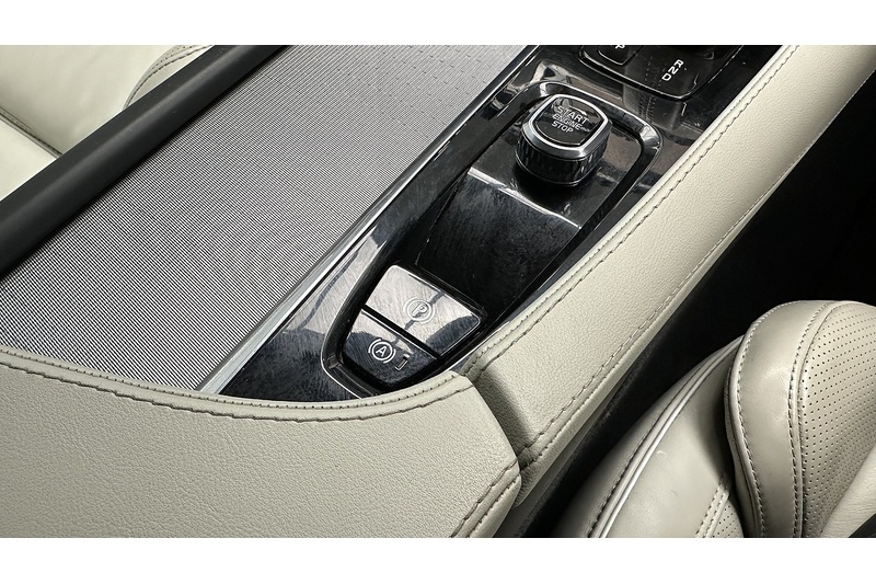 Volvo XC90 h T8 Twin Engine R-Design - U790