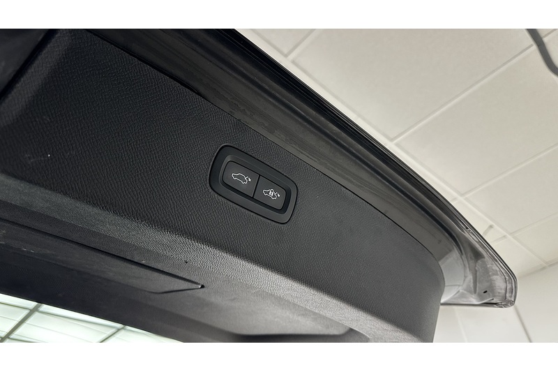 Volvo XC90 h T8 Twin Engine R-Design - U790