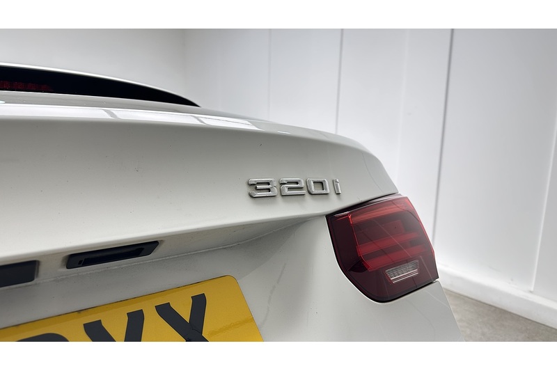 BMW 3 Series 2.0 320i M Sport Shadow Edition Touring 5dr Petrol Auto Euro 6 (s/s) (184 ps) - U864