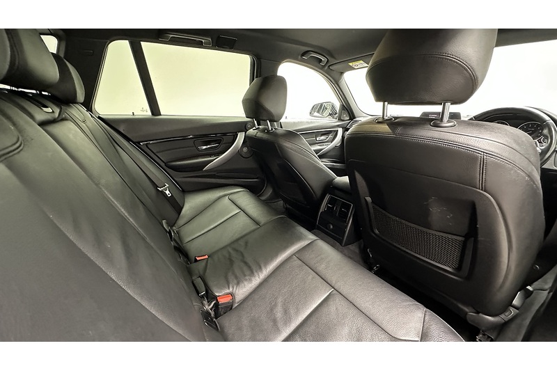 BMW 3 Series 2.0 320i M Sport Shadow Edition Touring 5dr Petrol Auto Euro 6 (s/s) (184 ps) - U864