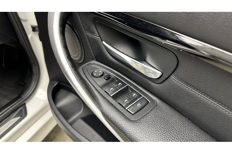 BMW 3 Series 2.0 320i M Sport Shadow Edition Touring 5dr Petrol Auto Euro 6 (s/s) (184 ps) - U864